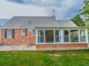 674 Henry Street, Uniondale NY 11553