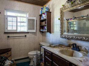 42 Ludlow Way, Oakdale NY 11769