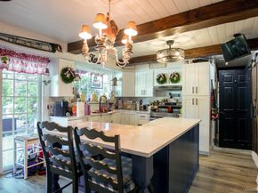 42 Ludlow Way, Oakdale NY 11769