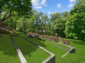 2463 N Pine Grove Court, Yorktown Heights NY 10598