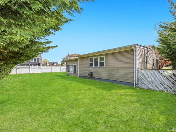 213 Hillcrest Drive, Seaford NY 11783