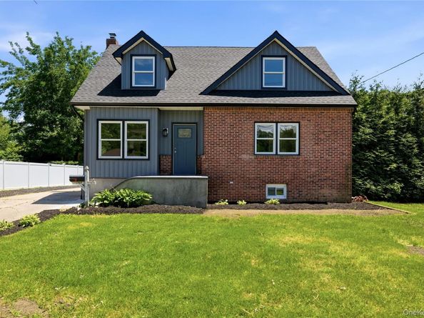 1707 N Gardiner Drive, Bay Shore NY 11706