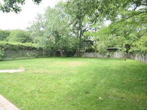 16 Lincoln Drive, Oakdale NY 11769