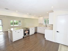16 Lincoln Drive, Oakdale NY 11769