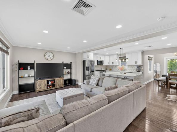 99 Kuhl Avenue, Hicksville NY 11801