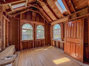 187 Sequams Lane Center, West Islip NY 11795