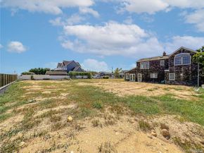 187 Sequams Lane Center, West Islip NY 11795