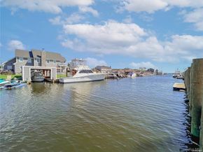 187 Sequams Lane Center, West Islip NY 11795