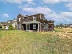 187 Sequams Lane Center, West Islip NY 11795