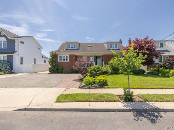 933 Third Avenue, Franklin Square NY 11010