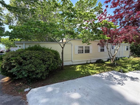 658 Sound Avenue E10, Calverton NY 11933