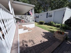658 Sound Avenue E10, Calverton NY 11933