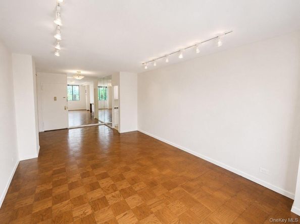 27010 Grand Central Parkway 4M, Floral Park NY 11005