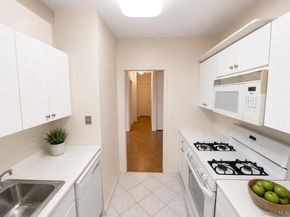 27010 Grand Central Parkway 4M, Floral Park NY 11005