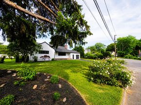 1 Glades Way, Halesite NY 11743