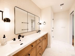 1 Glades Way, Halesite NY 11743