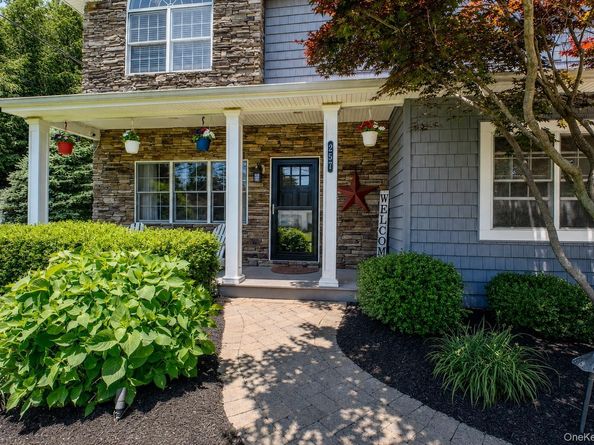 257 4th Street, Saint James NY 11780