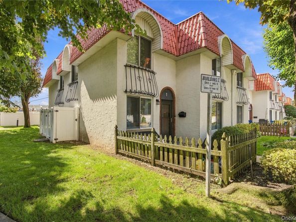 1 Alhambra Drive, Oceanside NY 11572