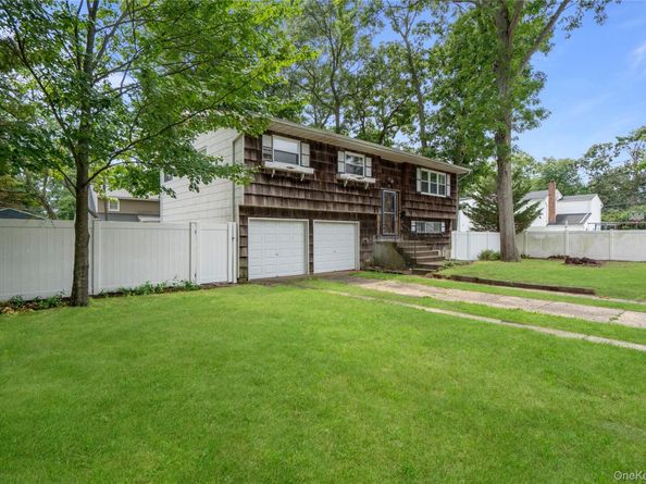 8 Rodney Avenue, Islip Terrace NY 11752