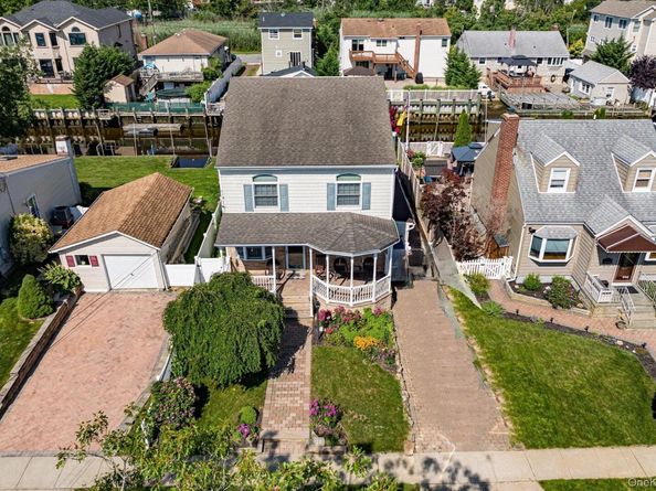 720 Farmers Avenue, Bellmore NY 11710