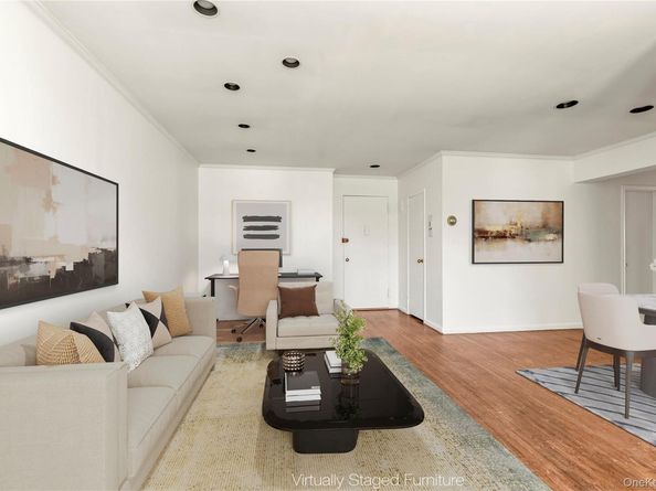 40 Daley Place 40227, Lynbrook NY 11563
