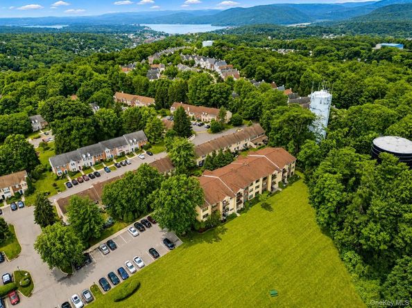 10 Edinburgh Drive 10, Peekskill NY 10566