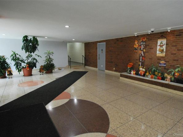 2 Sadore Lane 5E, Yonkers NY 10710