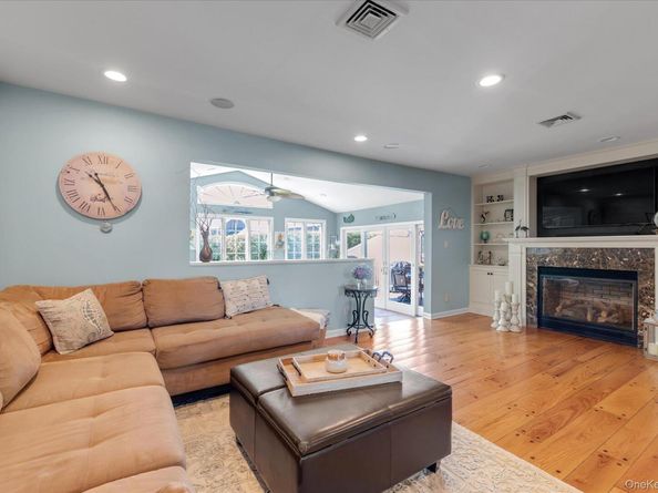 6 Montgomery Lane, Bay Shore NY 11706