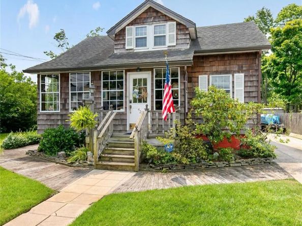 42 Cedar Street, Islip NY 11751