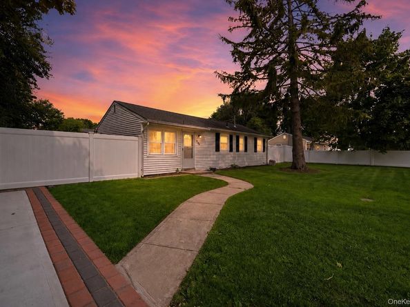 710 Bourdois Avenue, Bellport NY 11713