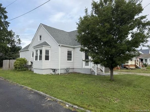 60 Center Avenue, Bay Shore NY 11706