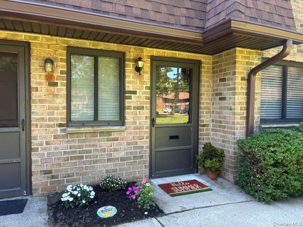 66 Pinebrook Place 66, Bay Shore NY 11706