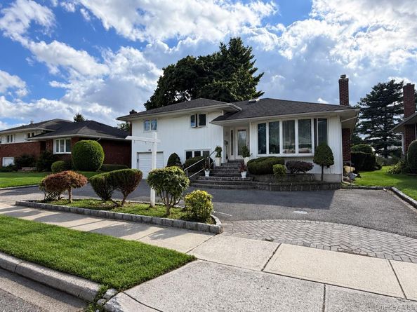 118 Leahy Street, Jericho NY 11753