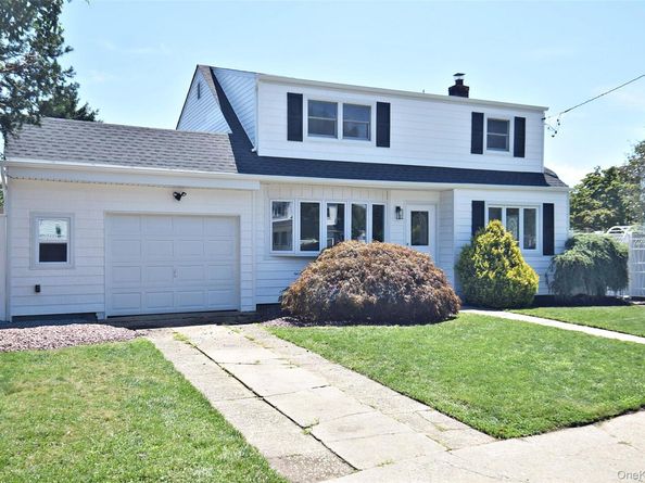 112 Raynor Street, West Babylon NY 11704