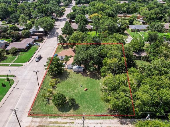 1715  Francis Street , Carrollton Texas 75006