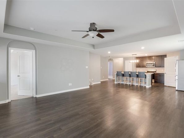 1429  Tall Pine Way , Fort Worth Texas 76112
