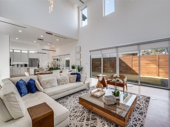 4811  Cowan Avenue , Dallas Texas 75209