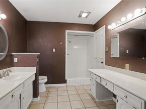 1726  Venetian Circle , Arlington Texas 76013