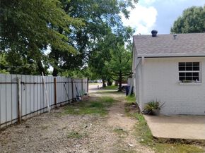 704  Manhattan Drive , Dallas Texas 75217