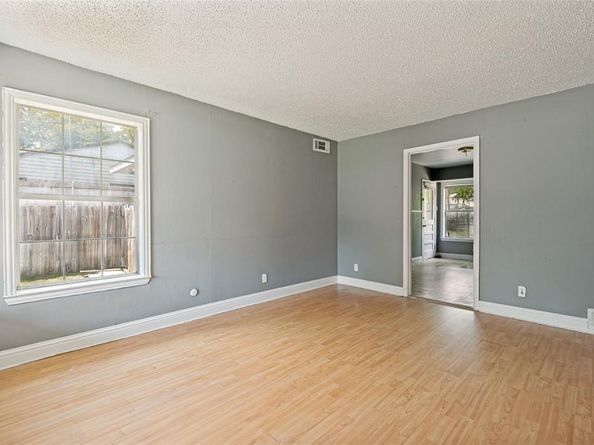 2351  Kingswood Drive , Dallas Texas 75228