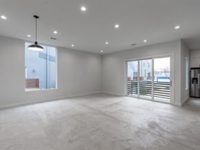 2303  Spencer Court , Dallas Texas 75208