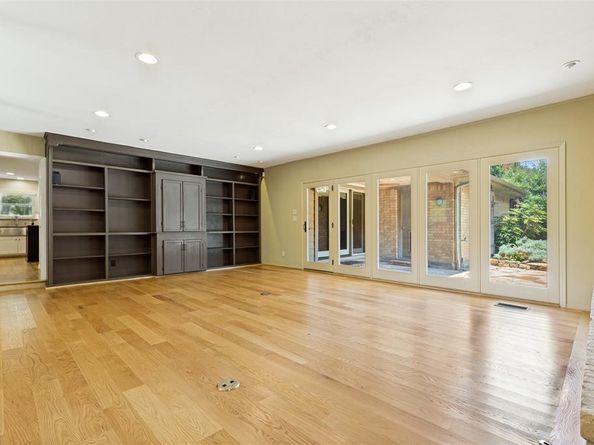 10115  Chesterton Drive , Dallas Texas 75238