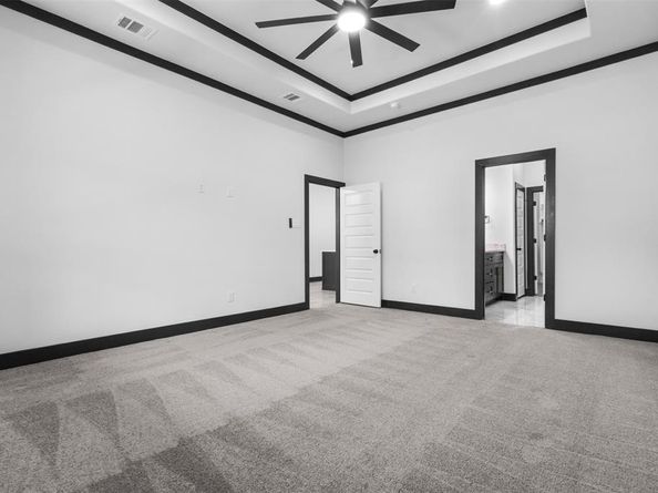 613 N Dwight Avenue , Dallas Texas 75211
