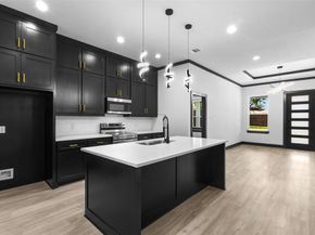 613 N Dwight Avenue , Dallas Texas 75211