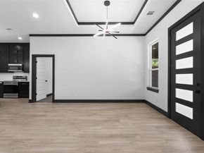 613 N Dwight Avenue , Dallas Texas 75211