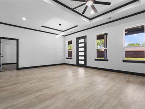 613 N Dwight Avenue , Dallas Texas 75211