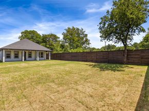 613 N Dwight Avenue , Dallas Texas 75211