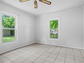 1015  Wilshire Boulevard , Arlington Texas 76012