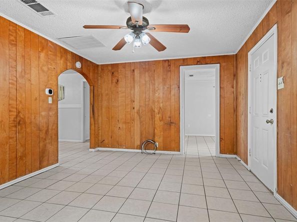1015  Wilshire Boulevard , Arlington Texas 76012