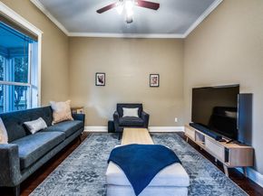 820 W 8th Street , Dallas Texas 75208